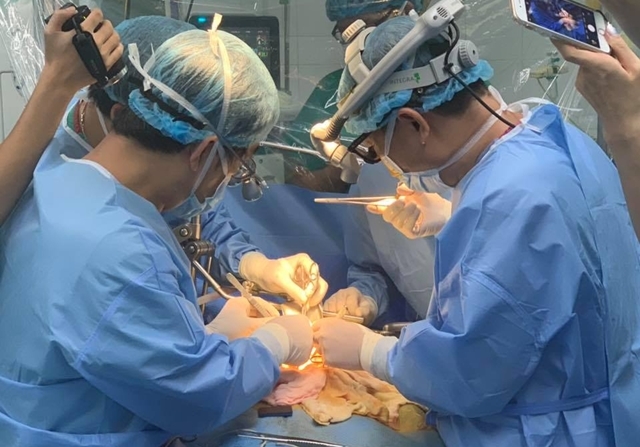 Mẹ hy sinh một phần lá gan cứu con chưa đầy 1 tuổi bị teo mật bẩm sinh