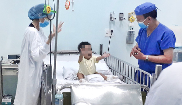 20 tiếng hồi sinh bé trai sinh non suy gan giai đoạn cuối từ lá gan của ông nội 20 tiếng hồi sinh bé trai sinh non suy gan giai đoạn cuối từ lá gan của ông nội