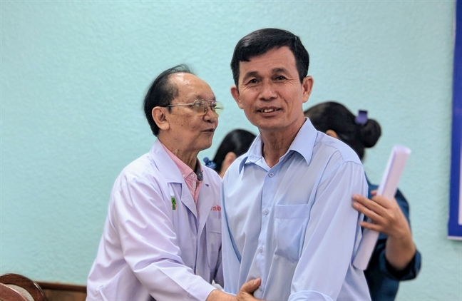 20 tiếng hồi sinh bé trai sinh non suy gan giai đoạn cuối từ lá gan của ông nội 20 tiếng hồi sinh bé trai sinh non suy gan giai đoạn cuối từ lá gan của ông nội
