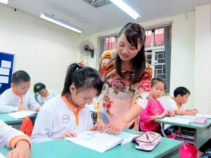 Thầy cô đóng vai trò quan trọng nhưng không thể chịu hết trách nhiệm về sự phát triển của con cái chúng ta. Thầy cô đóng vai trò quan trọng nhưng không thể chịu hết trách nhiệm về sự phát triển của con cái chúng ta.