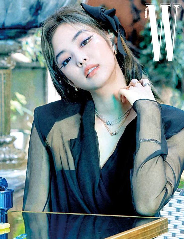 Ảnh Jennie Blackpink trên Wkorea tháng 11