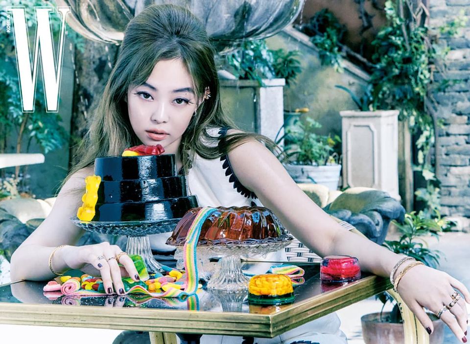 Ảnh Jennie Blackpink trên Wkorea tháng 11