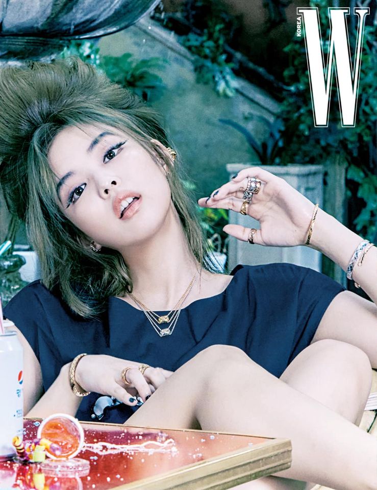 Ảnh Jennie Blackpink trên Wkorea tháng 11