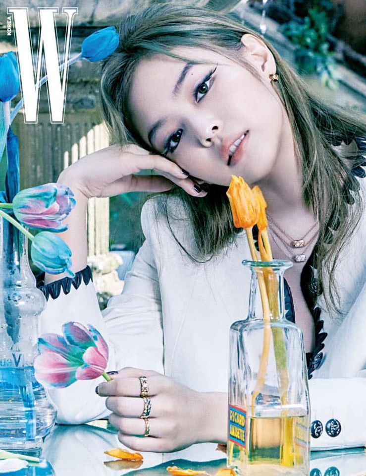 Ảnh Jennie Blackpink trên Wkorea tháng 11
