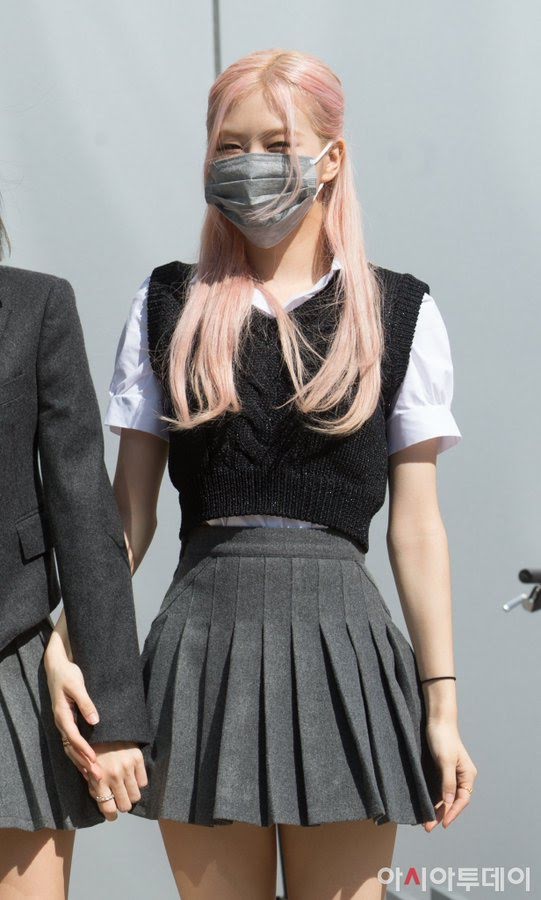 Học lỏm BLACKPINK cách phối đồ phong cách học sinh chất ngất