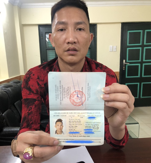 Huấn Hoa Hồng khai gì về 2 cuốn sách bán chui