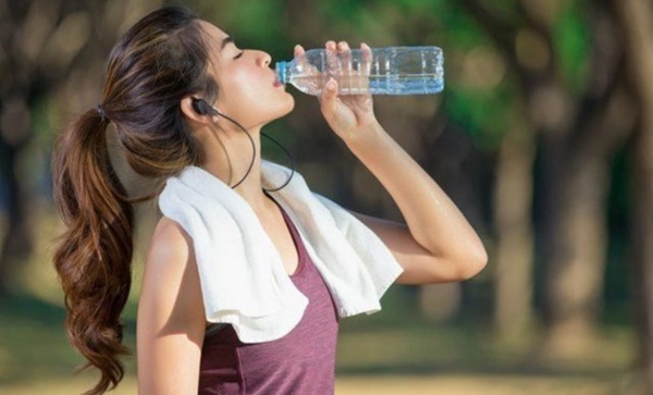 Huấn luyện viên nổi tiếng thế giới chia sẻ bí quyết để có cơ bụng 6 múi như người mẫu