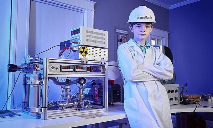 Jackson Oswalt chế tạo lò phản ứng hạt nhân ở tuổi 12