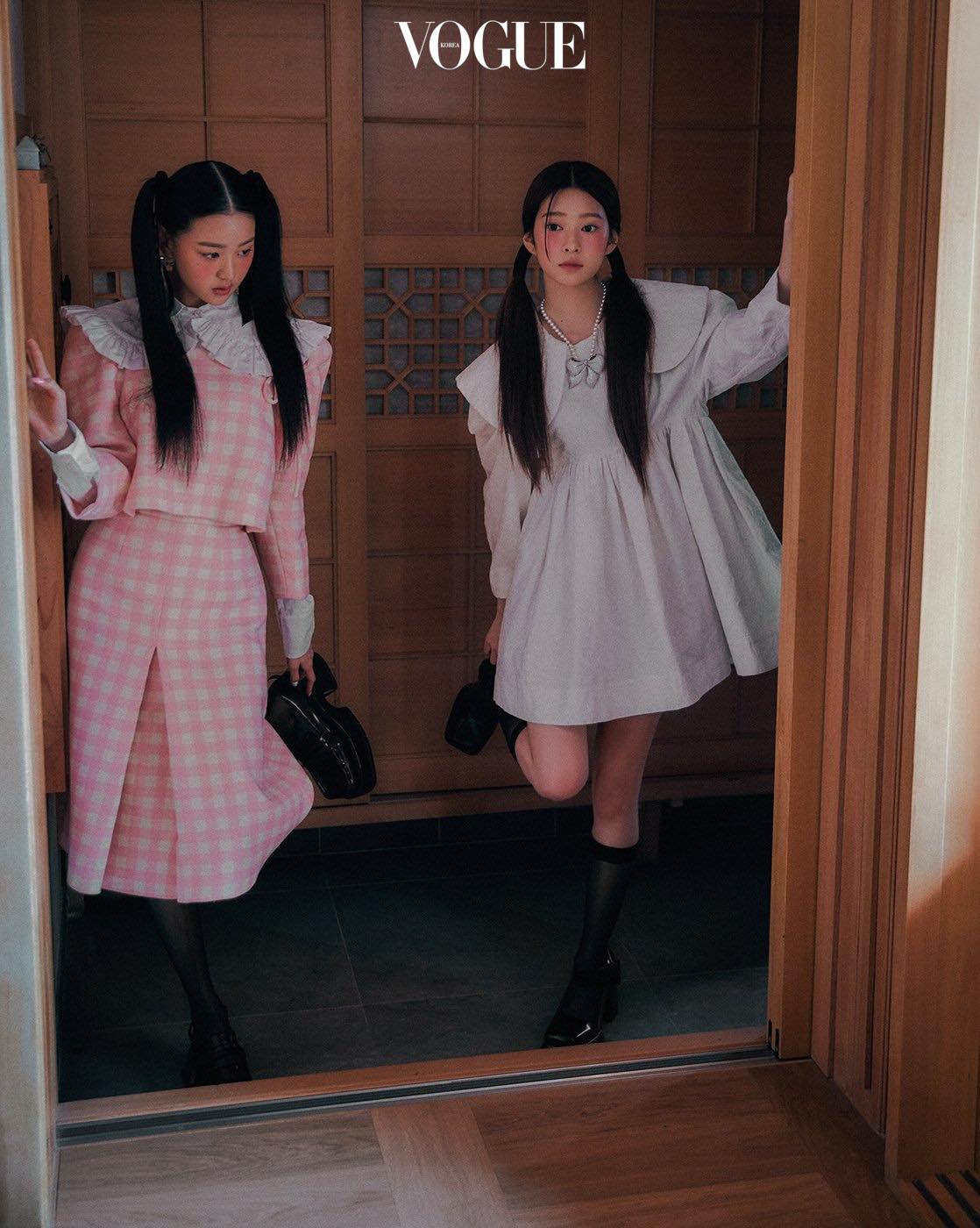 Jang Wonyoung và Kim Minju của IZ*ONE làm mẫu cho VOGUE