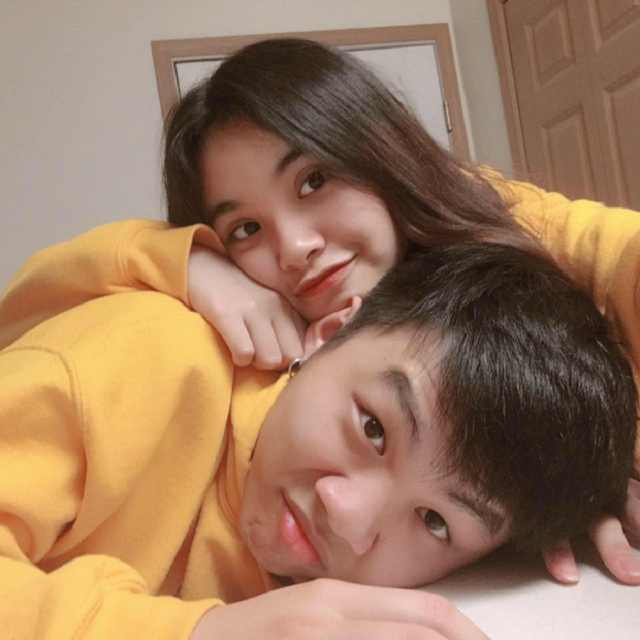 Hot couple thường xuyên đăng nhiều bức ảnh tình cảm lên mạng xã hội khiến ai nấy đều ngưỡng mộ.