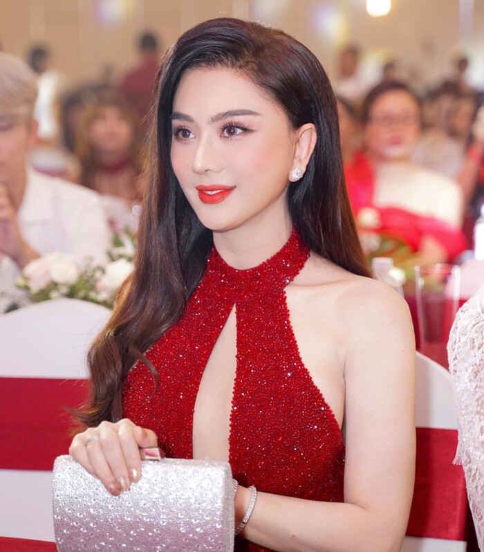 Lâm Khánh Chi nói gì về vụ lùm xùm của Hương Giang?