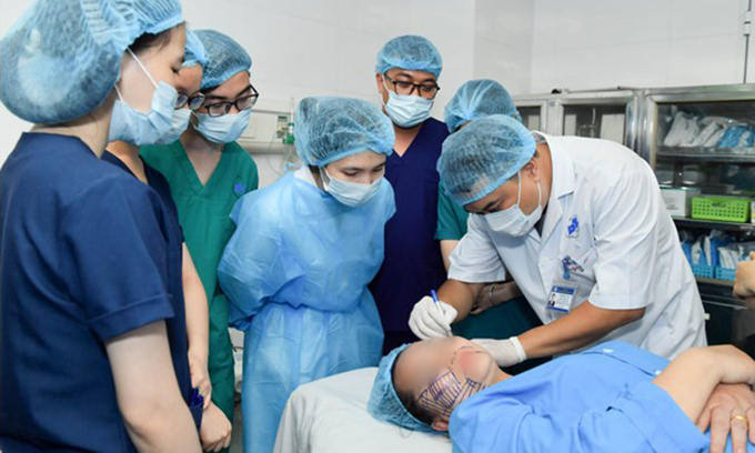 Mất nửa năm điều trị biến chứng cấy chỉ căng da mặt giá rẻ