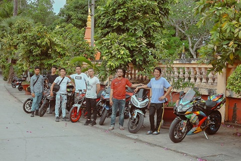 nhom-phuot-thu-tre-vuot-330-km-truyen-thong-diep-save-our-seas-7-thanh-vien-cua-nhom