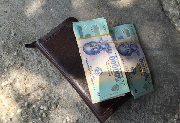 Mùng 1 rơi tiền có sao không?