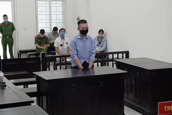 Nam thanh niên đâm người yêu vì không chịu nối lại tình cảm