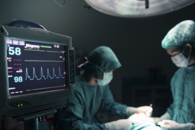 ‘Chỉ vì đẹp mà suýt mất mạng’: Cô gái co giật, ngất xỉu vì nâng ngực bằng mỡ tự thân