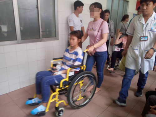 Người ngộ độc mức độ nhẹ được đưa ra ngoài.