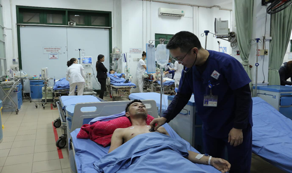 Ngừng tuần hoàn vì uống rượu ngâm hạt cau: Uống rượu ngâm ngày Tết sao cho an toàn?