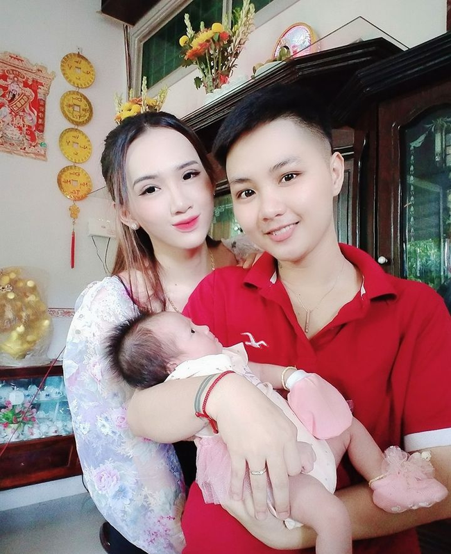 Người đàn ông Việt Nam đầu tiên mang thai bóc phốt cô vợ