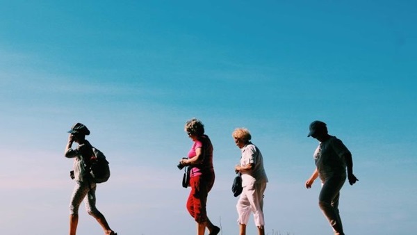 Nghiên cứu mới: Tập thể dục tăng cường tuổi thọ cho người trung niên và người già