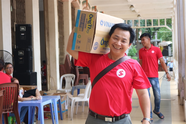 Từ nỗi đau mất mẹ do thiếu máu truyền, người đàn ông trở thành người hiến máu nhiều nhất Việt Nam Từ nỗi đau mất mẹ do thiếu máu truyền, người đàn ông trở thành người hiến máu nhiều nhất Việt Nam