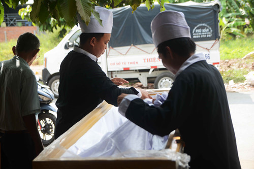 Cảm phục nhóm thanh niên trẻ 
