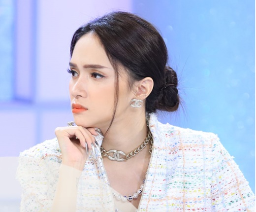 Những phát ngôn gây tranh cãi của Hương Giang Những phát ngôn gây tranh cãi của Hương Giang