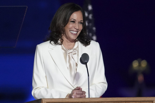 Phó tổng thống Mỹ Kamala Harris là người cuồng sneakers