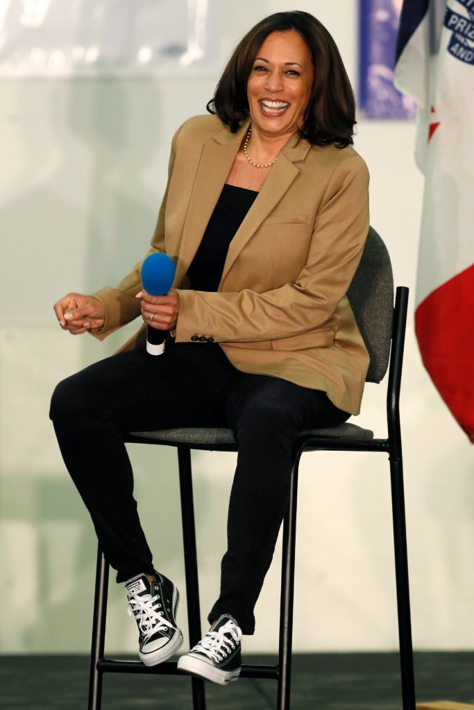 Phó tổng thống Mỹ Kamala Harris là người cuồng sneakers