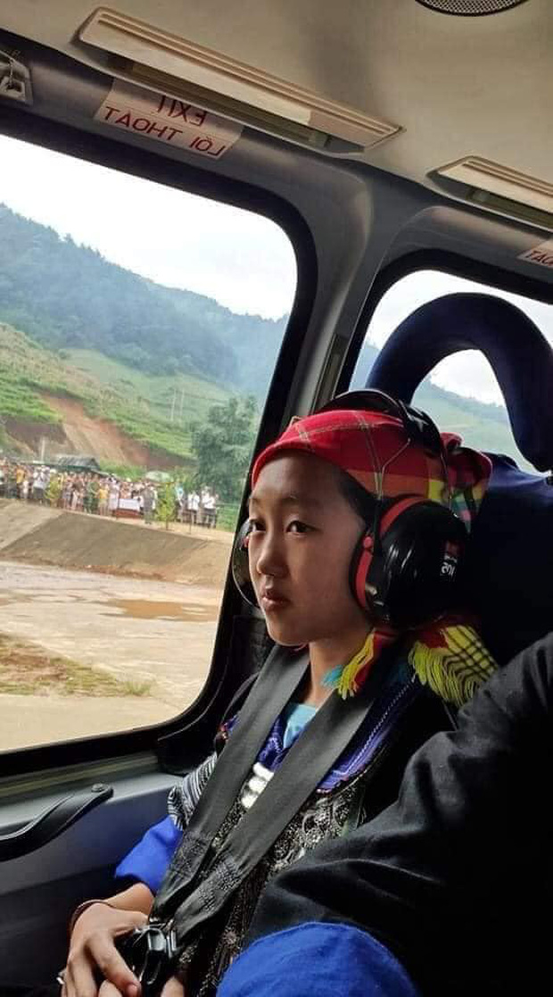 Nữ sinh H'Mông đầu tiên ngắm Mù Căng Chải bằng trực thăng