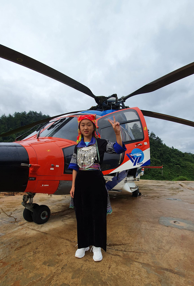 Nữ sinh H'Mông đầu tiên ngắm Mù Căng Chải bằng trực thăng