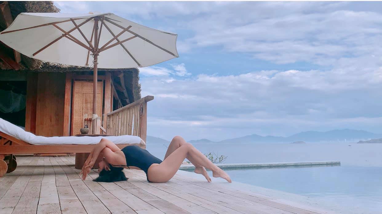 Ốc Thanh Vân tập hai đọng tác yoga khó để giữ dáng sau sinh Ốc Thanh Vân tập hai đọng tác yoga khó để giữ dáng sau sinh
