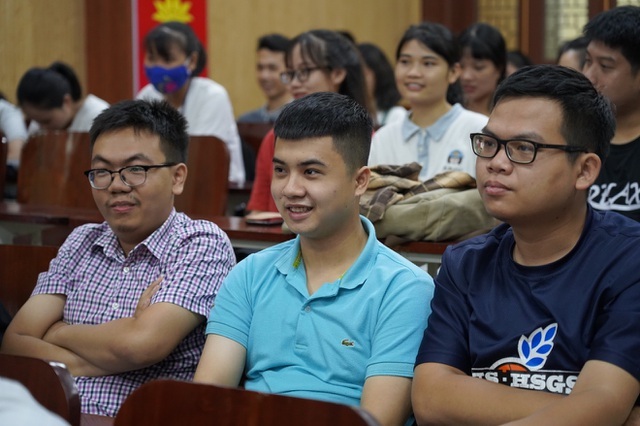 Tân thủ khoa đầu ra ĐH KHTN với số điểm gần tuyệt đối: Sắp đi Paris du học với học bổng toàn phần