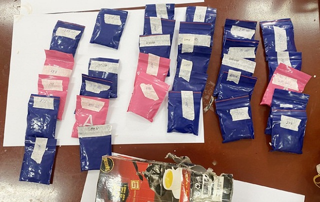 phat-hien-6-000-vien-ma-tuy-tong-hop-ben-trong-bao-gao-tam