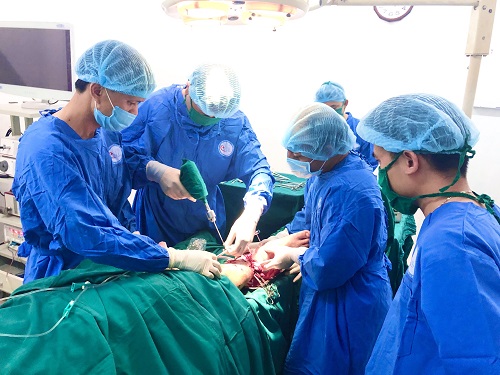 Đắk Nông: Nghẹt thở ca phẫu thuật cứu nạn nhân lìa cẳng chân Đắk Nông: Nghẹt thở ca phẫu thuật cứu nạn nhân lìa cẳng chân