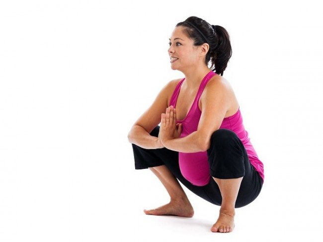 Tư thế ngồi xổm cho mẹ bầu