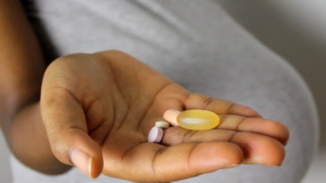 Mẹ bầu cần ít nhất 0,6 mg axit folic mỗi ngày