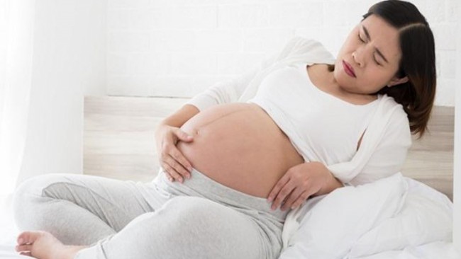 Bụng đau thắt từng cơn cảnh báo chuyển dạ Bụng đau thắt từng cơn cảnh báo chuyển dạ