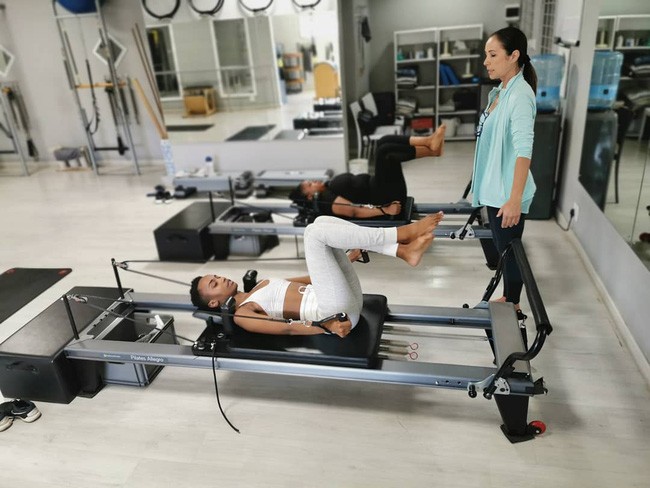 Zozibini Tunzi chăm chỉ tập Pilates mỗi ngày