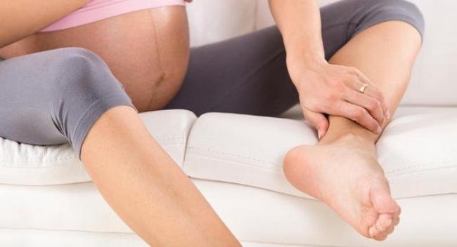 Thiếu hụt canxi khiến bà bầu bị chuột rút
