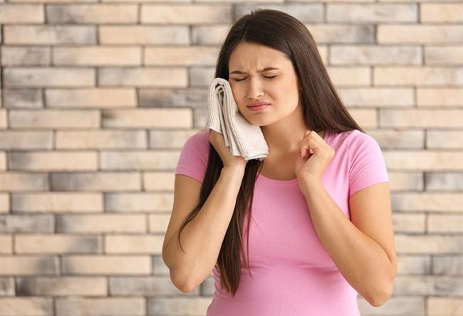 Phụ nữ mang thai có nguy cơ cao bị viêm lợi