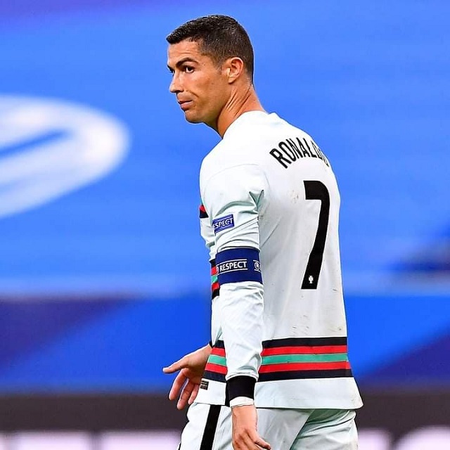 Ronaldo phải nghỉ thi đấu mấy trận vì nhiễm Covid?
