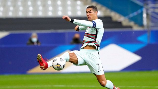 Ronaldo phải nghỉ thi đấu mấy trận vì nhiễm Covid?
