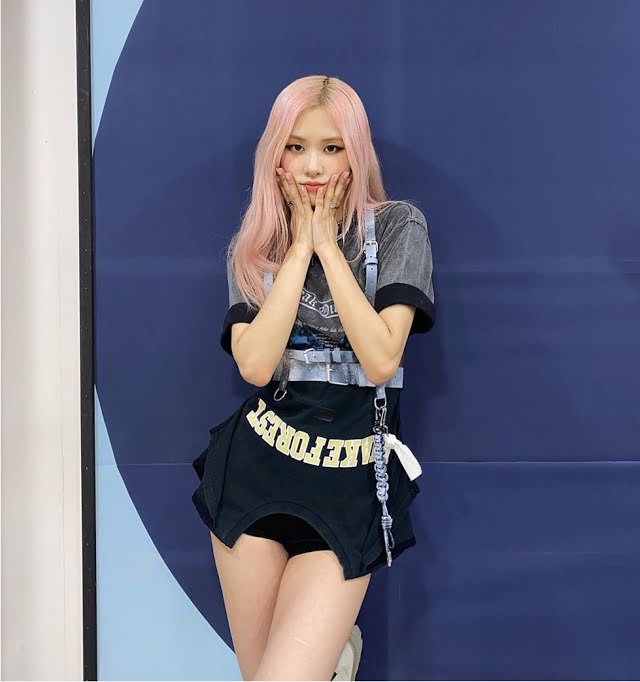 Rosé (BLACKPINK) chia sẻ bí kíp chăm sóc tóc tẩy cực lạ