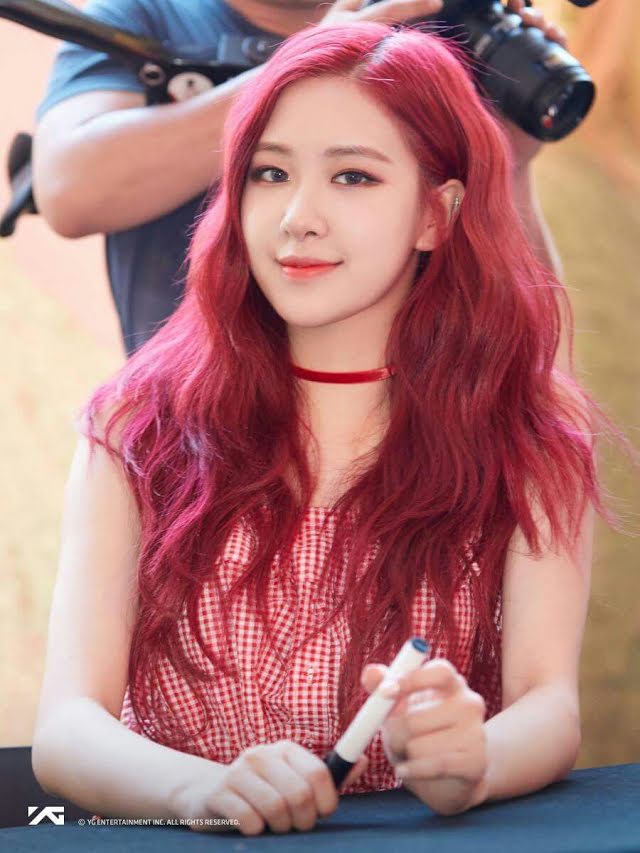 Rosé (BLACKPINK) chia sẻ bí kíp chăm sóc tóc tẩy cực lạ