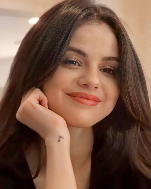 Selena Gomez tự tin khoe mặt mộc nhờ 2 bí quyết dưỡng da này