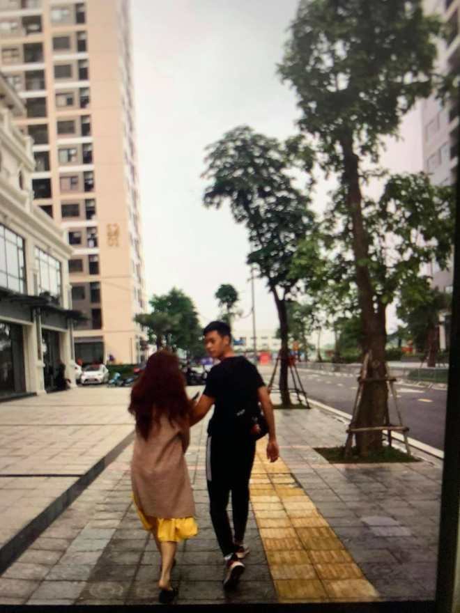 Chiếc váy cô nàng tuesday mặc giống Huỳnh Anh?