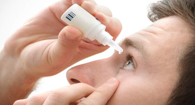 Cẩn trọng với tác dụng phụ thuốc nhỏ mắt chứa corticoid