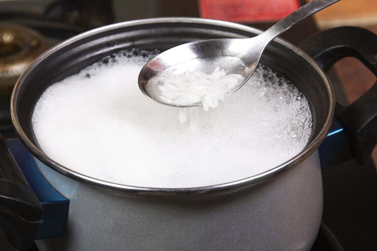 Nước cơm - Thức uống siêu rẻ giúp nàng gầy tăng cân, da dẻ trắng mịn Nước cơm - Thức uống siêu rẻ giúp nàng gầy tăng cân, da dẻ trắng mịn