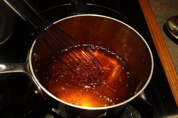 Thắng đường tạo màu khi kho thịt, cá: Thói quen nấu nướng làm hại sức khỏe cả gia đình